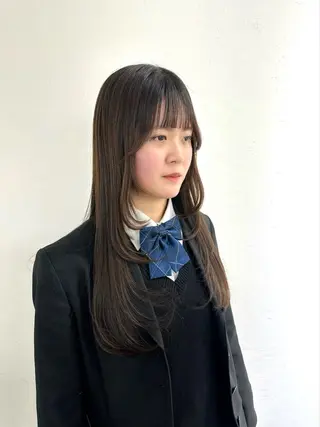 ロング 艶髪レイヤー顔周り グレージュ添田晃基のヘアスタイル