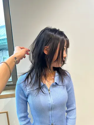 ミディアム 大阪ウルフカット ハッシュカットのヘアスタイル