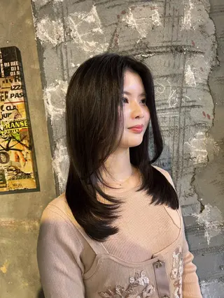 セミロング カラー DOMI所属・DOMI✂︎ EIKI🪽のヘアスタイル