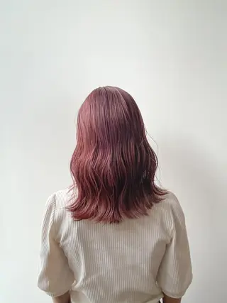 ミディアム カラー THE DAY所属・AKI HASHIMOTOのヘアスタイル