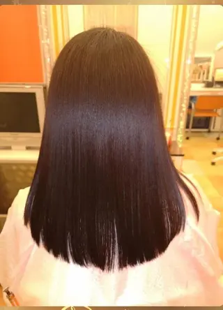 セミロング イプス ビューティーのヘアスタイル