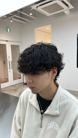 パーマ メンズ 小尾 優然のヘアスタイル