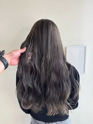 ロング カラー ハイライトカラー✨ グレージュ✨鎌倉光洋のヘアスタイル