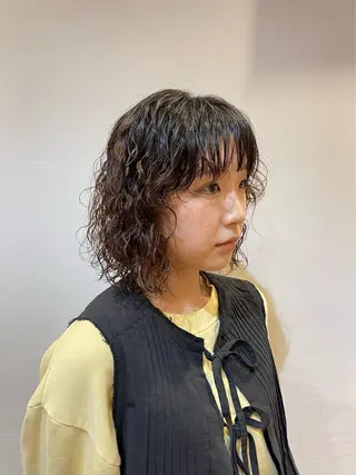 ショート パーマ 🫧うる艶レイヤー /グレージュ🪐リサのヘアスタイル