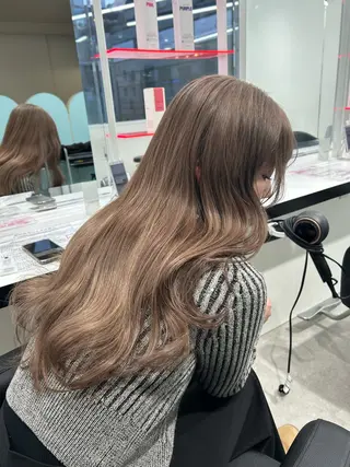 ロング カラー 履歴修正屋さん／ ブロンド／ホワイトのヘアスタイル