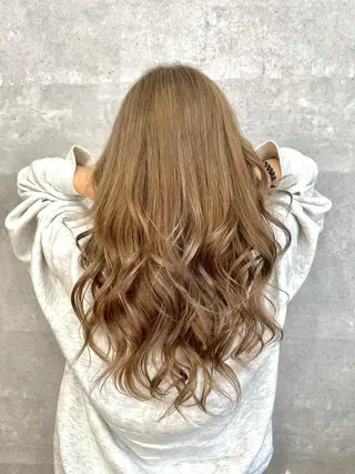 セミロング SALOWIN心斎橋Suite店所属・ブリーチ毛にもできる 縮毛矯正|鷹司郎のヘアスタイル