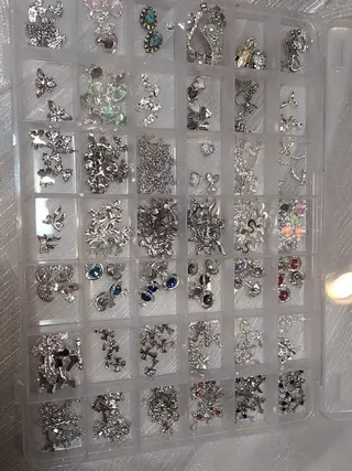 ネイル フィルイン、長さ出し 深爪矯正のネイルデザイン