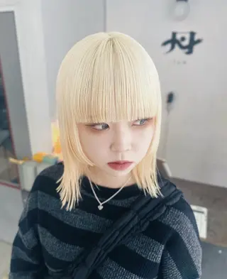 ミディアム カラー 楪 yuzuriha所属・Saaya/レイヤー /ブリーチ/ブロンドのヘアスタイル