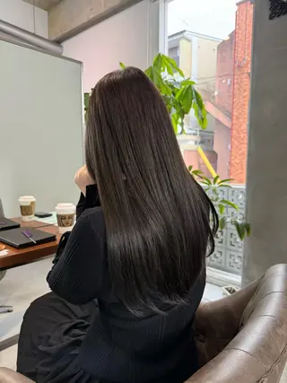 ロング カラー カイリ /レイヤーカットのヘアスタイル