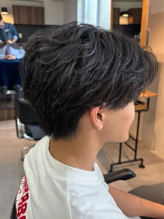 パーマ メンズ 保立/フェザーパーマ /メンズカットのヘアスタイル