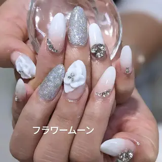 ネイル フラワー ムーンのネイルデザイン
