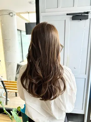 ロング カラー ツキダテ ユイのヘアスタイル