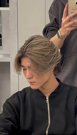 ミディアム メンズバレイヤージュ 🔥メンズカット🔥のヘアスタイル