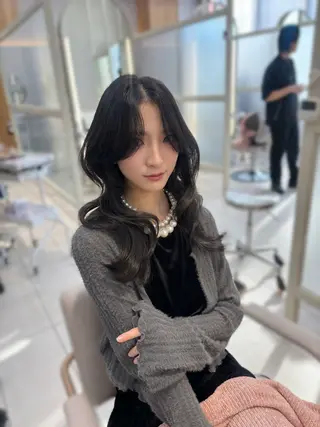 セミロング かなこ／レイヤー ／透明感カラーのヘアスタイル