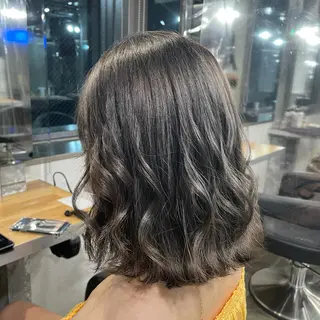 ミディアム カラー パーマ ヘアアレンジ メンズ キッズ ネイル マツエク・マツパ 透明感カラー・レイヤ ー🎀amika🎀のヘアスタイル