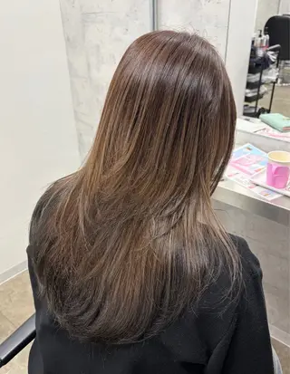 ロング カラー Moe by aria所属・飯田 冴のヘアスタイル