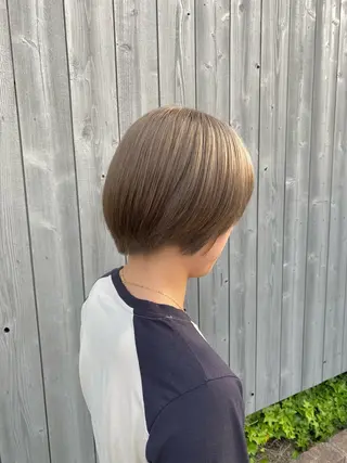 ショート カラー Ludwig AIRIのヘアスタイル