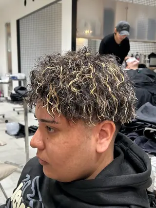 カラー パーマ メンズ 🐲ツイスパ🐲 フェード/龍のヘアスタイル