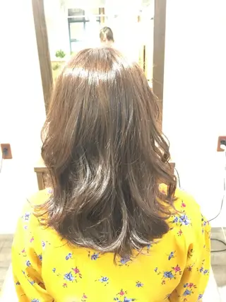 ミディアム カラー 牧野 ちおりのヘアスタイル