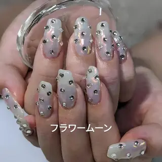 ネイル フラワー ムーンのネイルデザイン