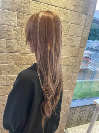 ロング EARTH所属・NATSUMI 透明感カラーのヘアスタイル