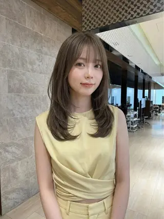セミロング 穂積 未優のヘアスタイル