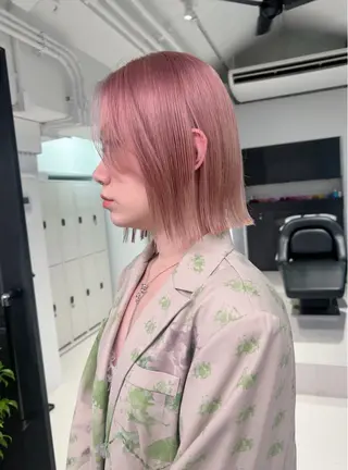 ショート カラー ハイトーンボブ 前田 表参道　グレージュのヘアスタイル