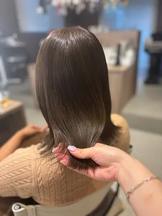 ミディアム Iris by artina 武蔵小杉店【イリス バイ アルティナ】所属・🎼レイヤー/顔周り カット/nene♬のヘアスタイル