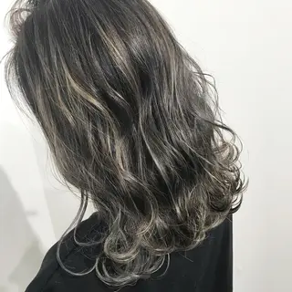 ミディアム カラー タカハシ ユウキのヘアスタイル