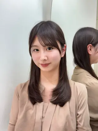 セミロング 韓国ヘア🇰🇷／ 艶カラー鈴木萌愛🩶のヘアスタイル