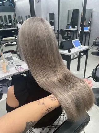 ロング カラー LUXBE LUCE所属・LUXBE LUCE 愁のヘアスタイル