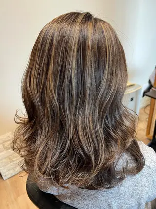 カラー 早川 真幸のヘアスタイル