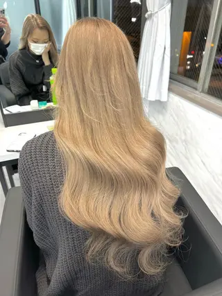 ロング カラー シールエクステ特化 ハイトーン、NANAのヘアスタイル