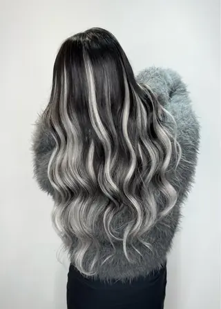 ロング エクステ/ダブル カラー/LISAのヘアスタイル