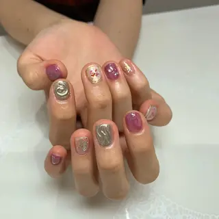 ネイル 指名支持率NO.1 スタイリストのヘアスタイル