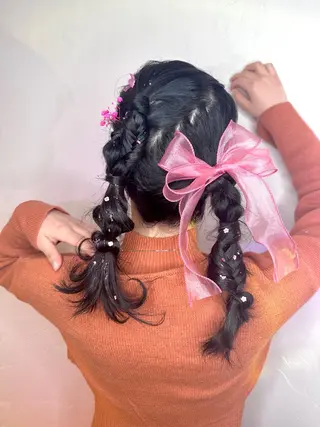 セミロング カラー パーマ ヘアアレンジ アイブロウ 推し活専用 【派手髪】飯野ゆかりのヘアスタイル