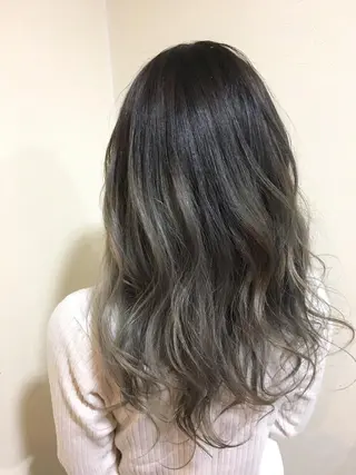 カラー 工藤 綾華のヘアスタイル