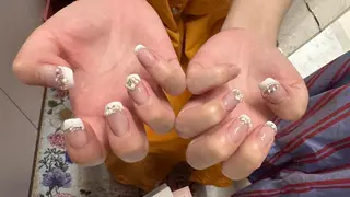 ミディアム ネイル T&B ネイル渋谷店のネイルデザイン