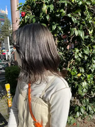 ミディアム カラー akane .のヘアスタイル