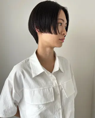 ショート カラー Loom.所属・村上雅人 ナチュラルモードのヘアスタイル