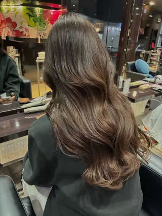 ロング カラー 鷹尾 汐音のヘアスタイル