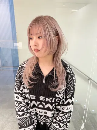 セミロング カラー TOMOYAレイヤー ブリーチ縮毛矯正のヘアスタイル