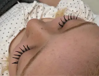 マツエク・マツパ マツエク・まつ毛パーマ・眉毛・ネイル専門店 eyelash&nail Lucia 阿倍野店 5F所属・mi oのマツエク・マツパデザイン