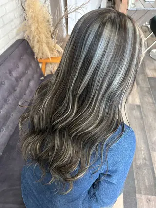 ロング coco terrace所属・海外風ハイライト CHIHIROのヘアスタイル