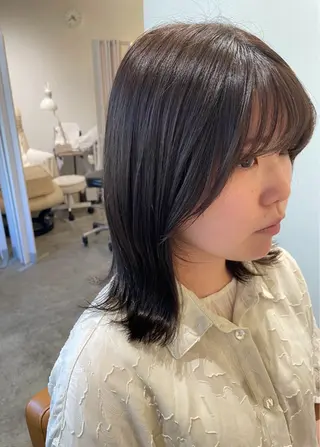 ミディアム カラー 中野渡 真利那のヘアスタイル