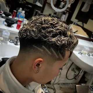 パーマ neuer bar ber虎太郎のヘアスタイル