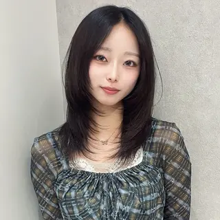 ミディアム ハッシュカット🖤 レイヤー/透けカラーのヘアスタイル