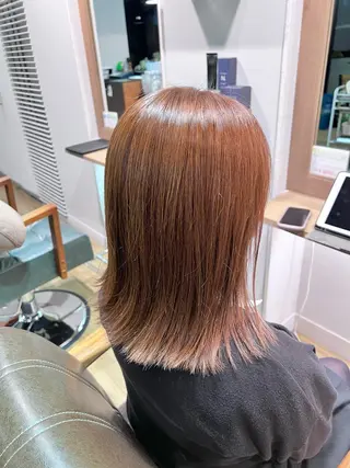 セミロング カラー ツキダテ ユイのヘアスタイル