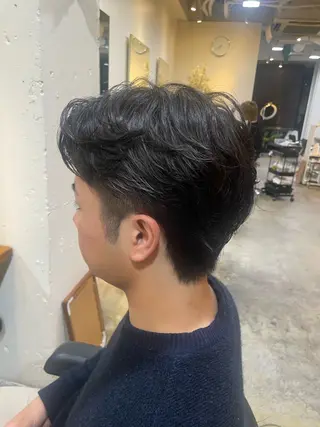 ミディアム パーマ メンズ RIN／韓国ヘア レイヤーカットのヘアスタイル