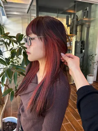 セミロング カラー 西 優衣奈のヘアスタイル